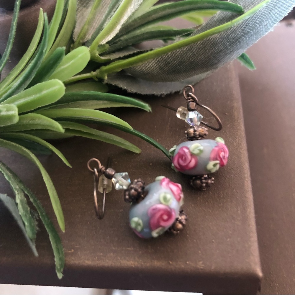 Vintage Earrings flowers detail color blue and pink